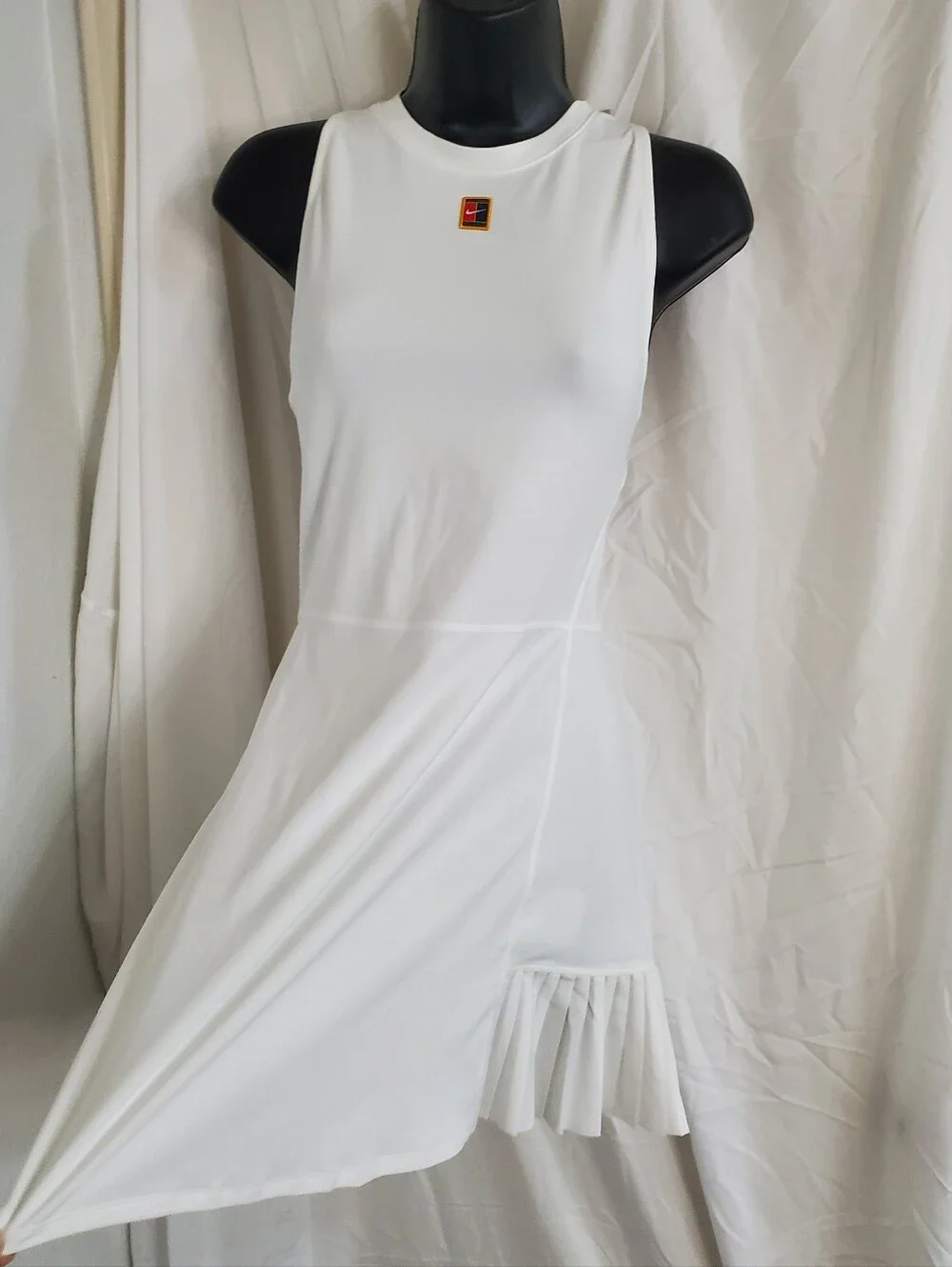Nike Dri-FIT white back cutout back pleated tennis dress size medium new